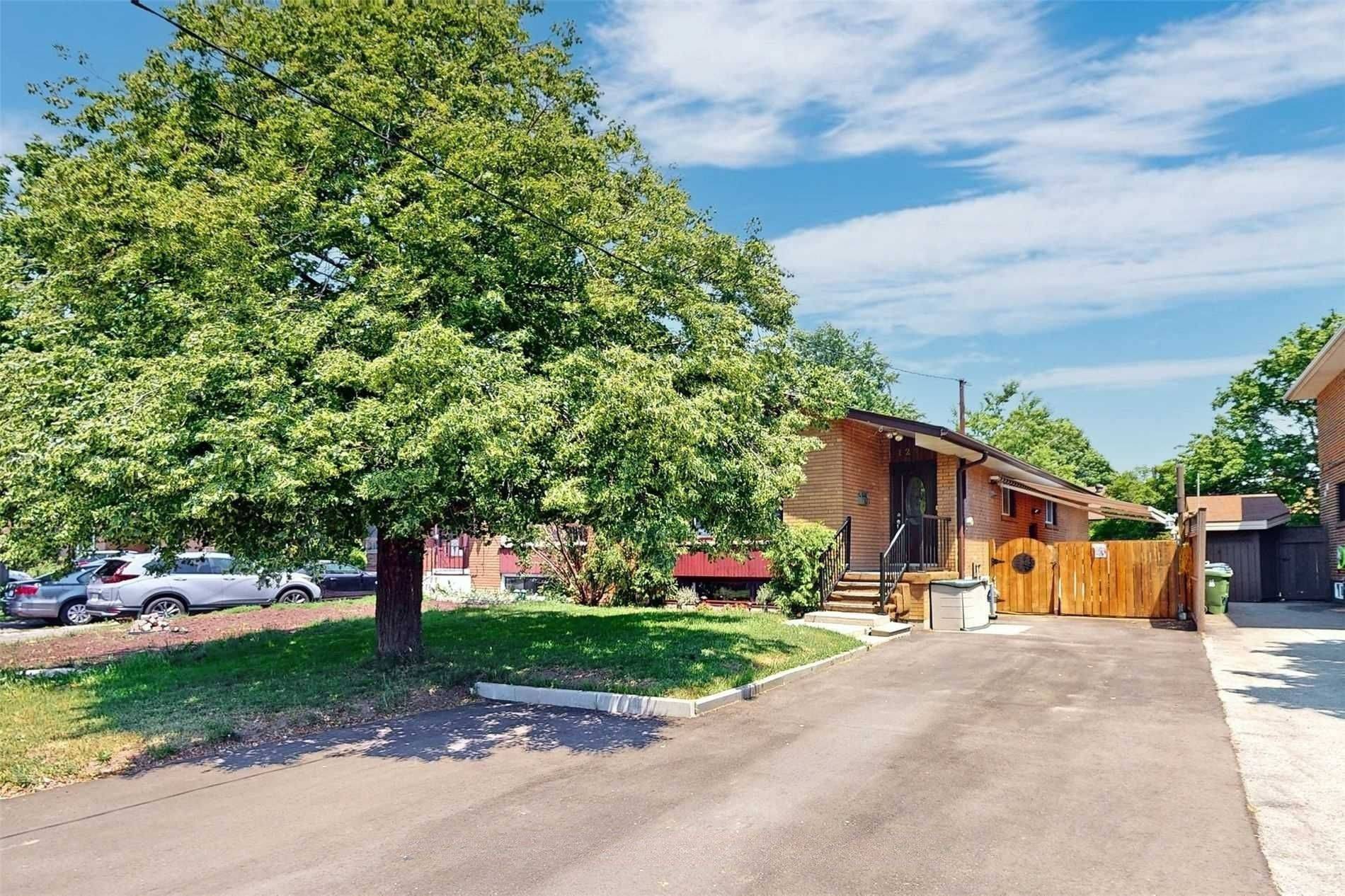 Toronto C13, ON M3A 2H2,125 Fortrose CRES