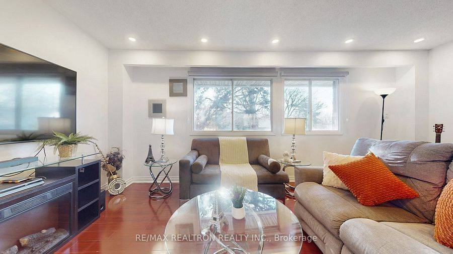 Toronto E09, ON M1G 3V1,371 Orton Park RD #108