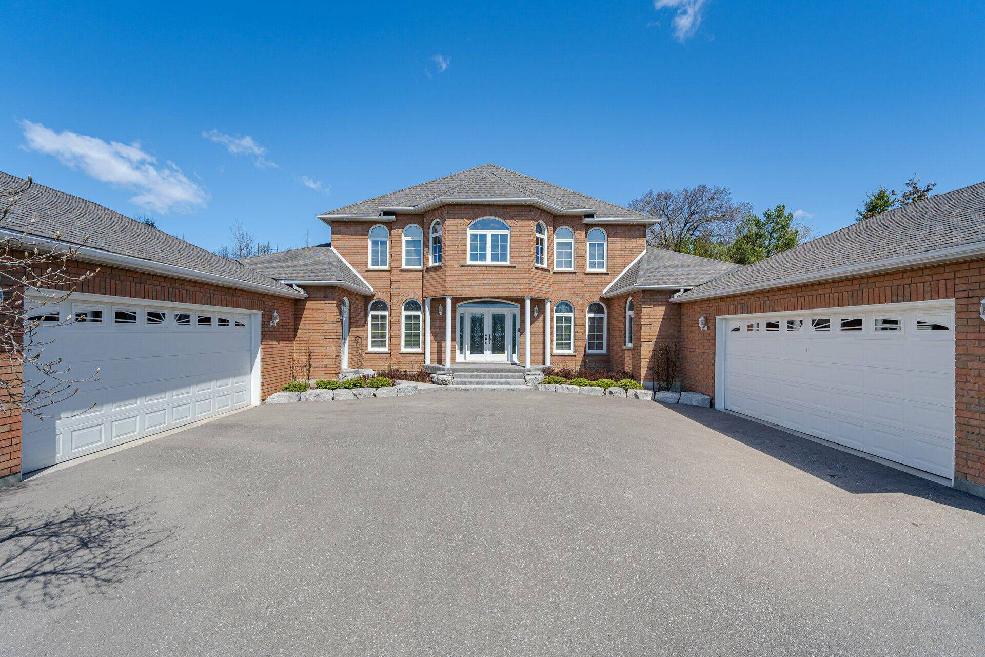 Clarington, ON L1E 1Z5,6 Lord Duncan CT