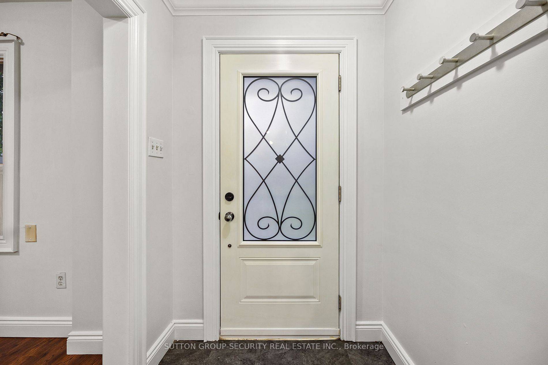 Toronto E06, ON M1N 1Y2,177 Clonmore DR