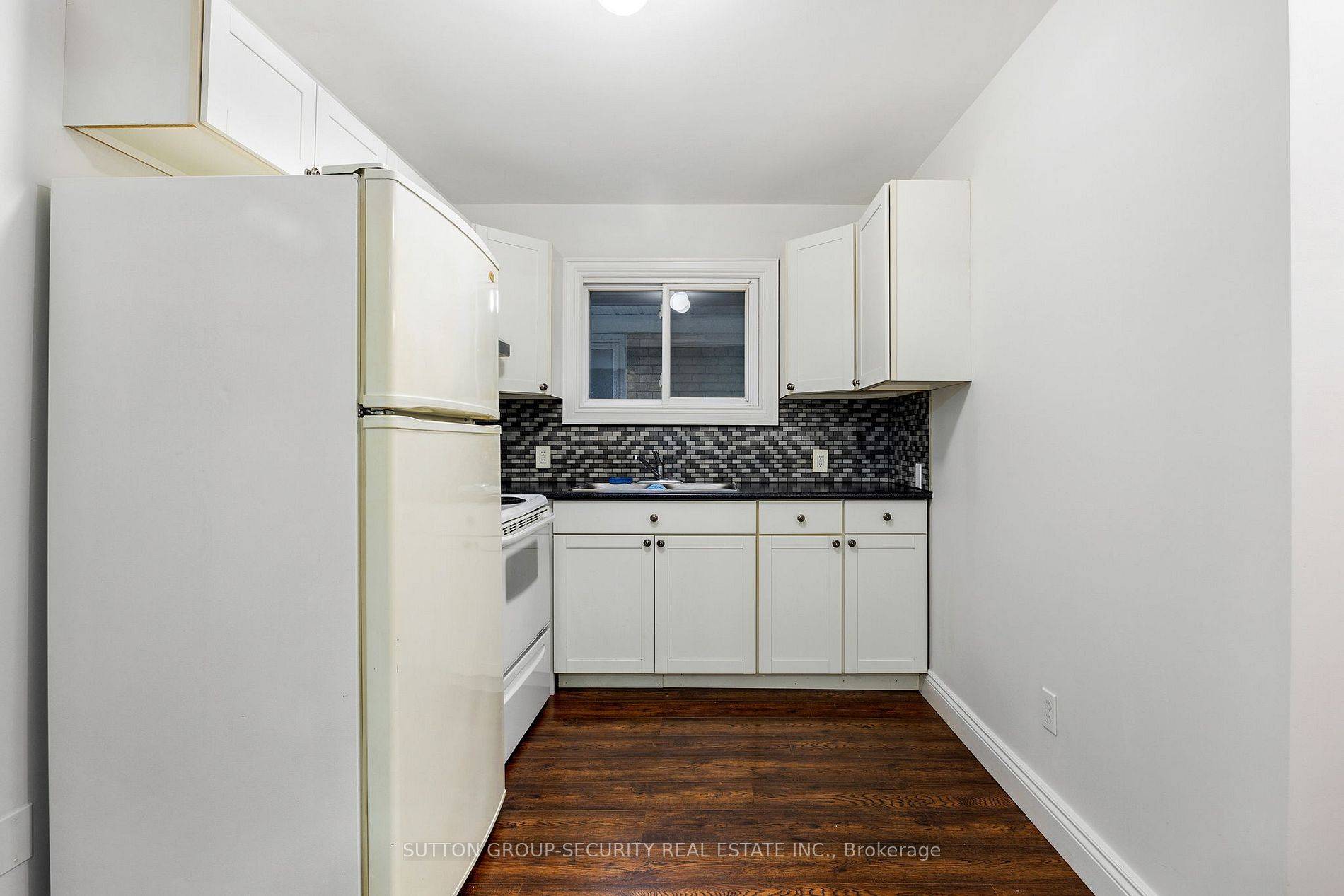 Toronto E06, ON M1N 1Y2,177 Clonmore DR