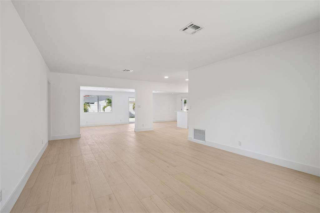 Fort Lauderdale, FL 33334,5621 NE 16th Ave