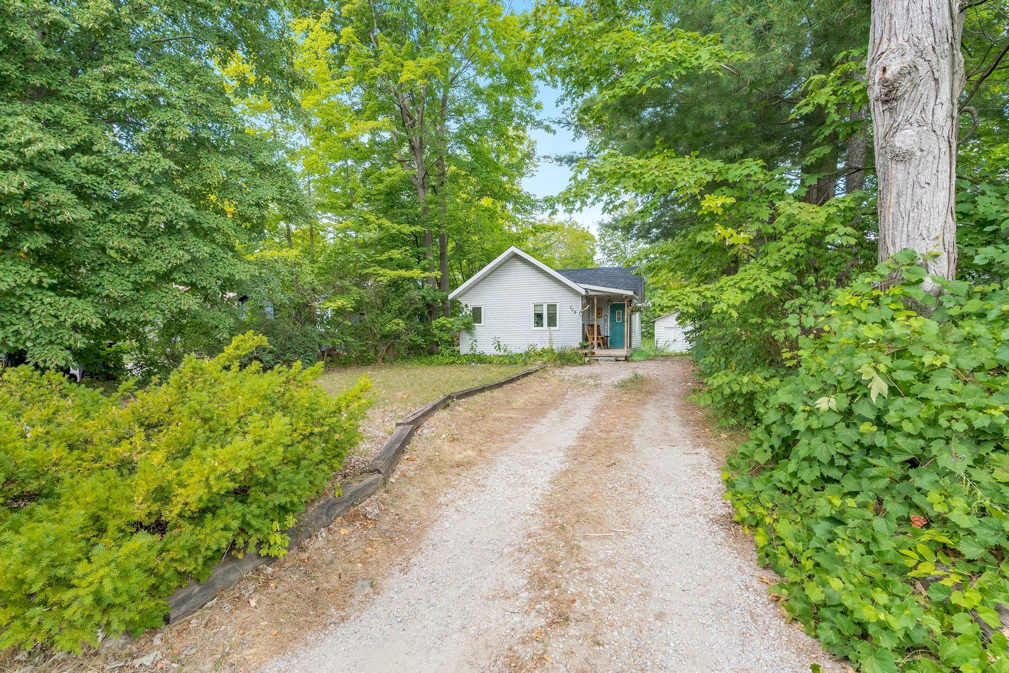 Innisfil, ON L9S 1Z3,728 Hastings AVE