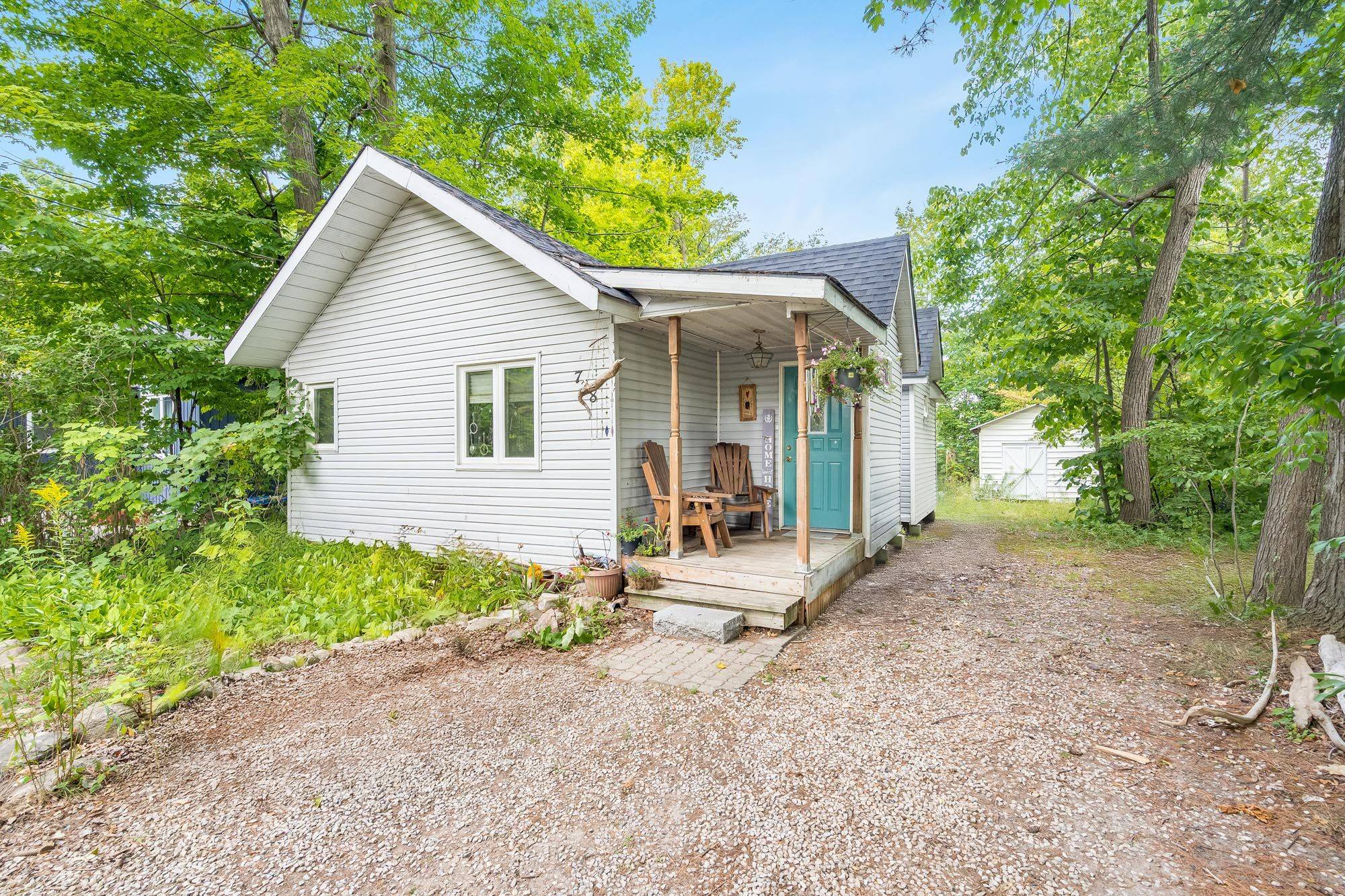 Innisfil, ON L9S 1Z3,728 Hastings AVE