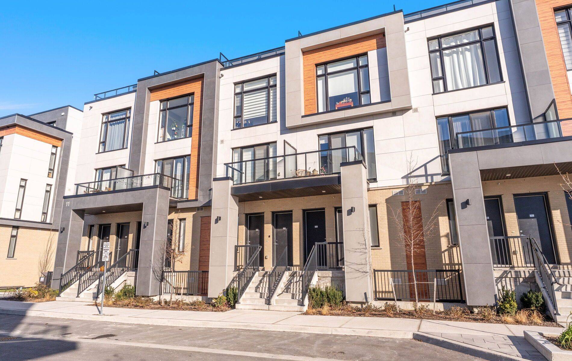 Richmond Hill, ON L4S 0N1,11 Steckley House LN #408