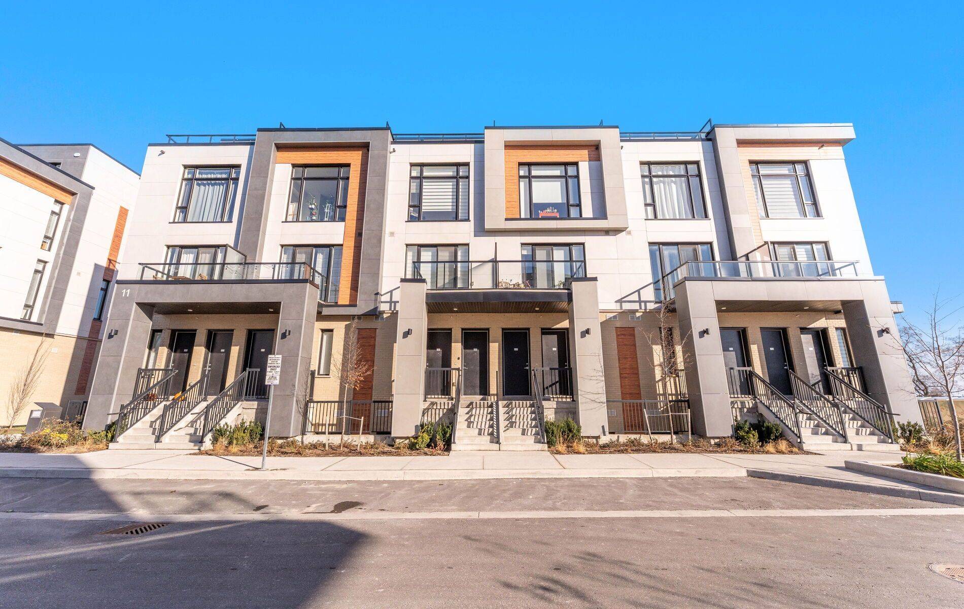 Richmond Hill, ON L4S 0N1,11 Steckley House LN #408