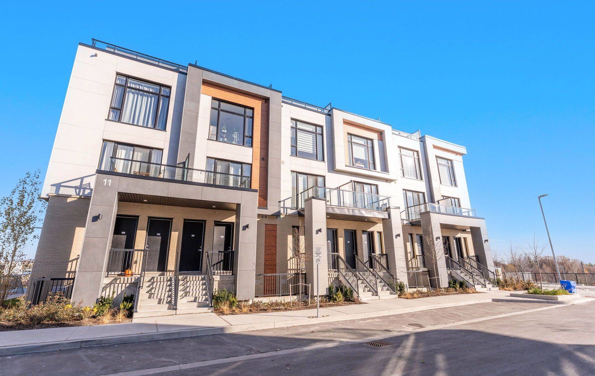 Richmond Hill, ON L4S 0N1,11 Steckley House LN #408