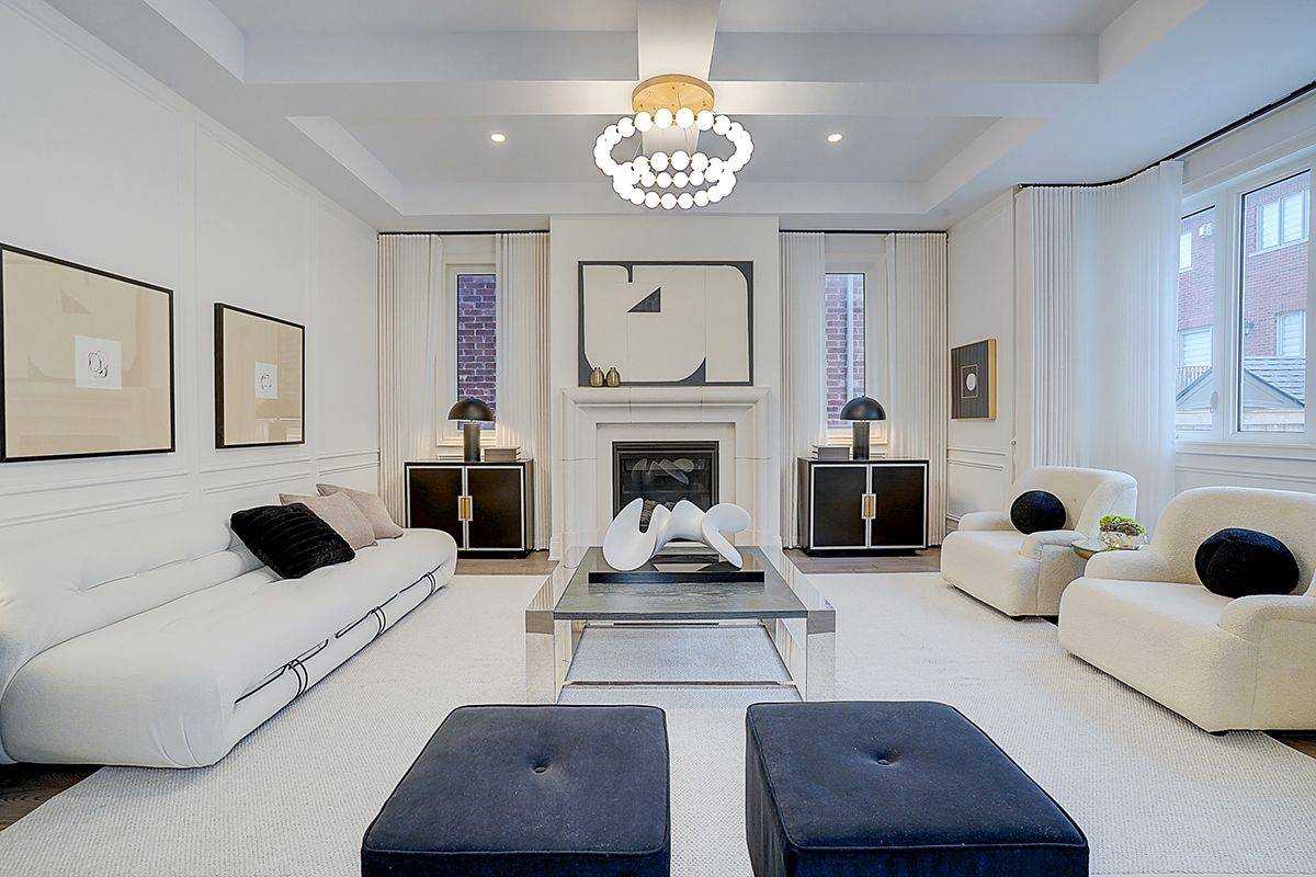 Richmond Hill, ON L4C 4Y4,40 Red Giant ST