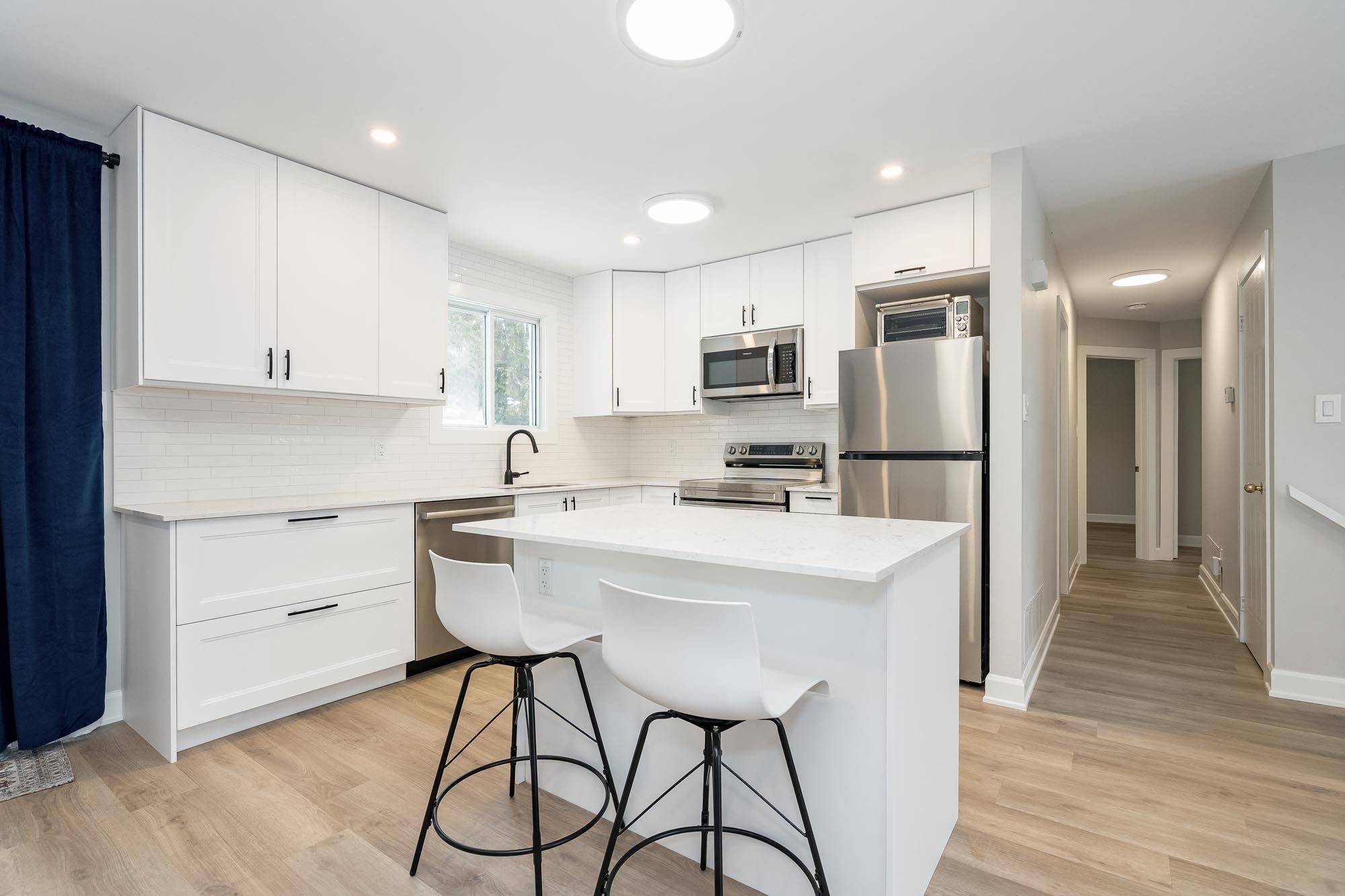 Barrie, ON L4N 8A7,214 Huronia RD