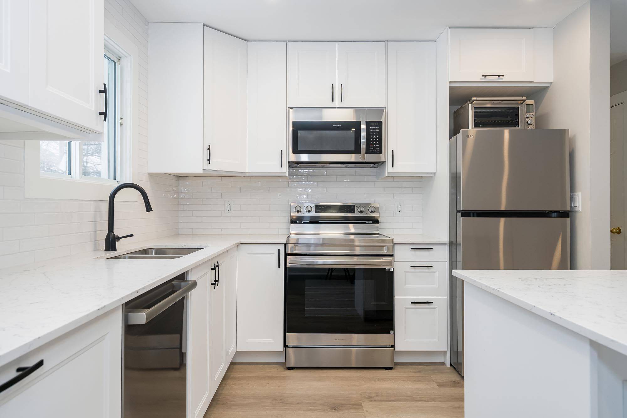 Barrie, ON L4N 8A7,214 Huronia RD