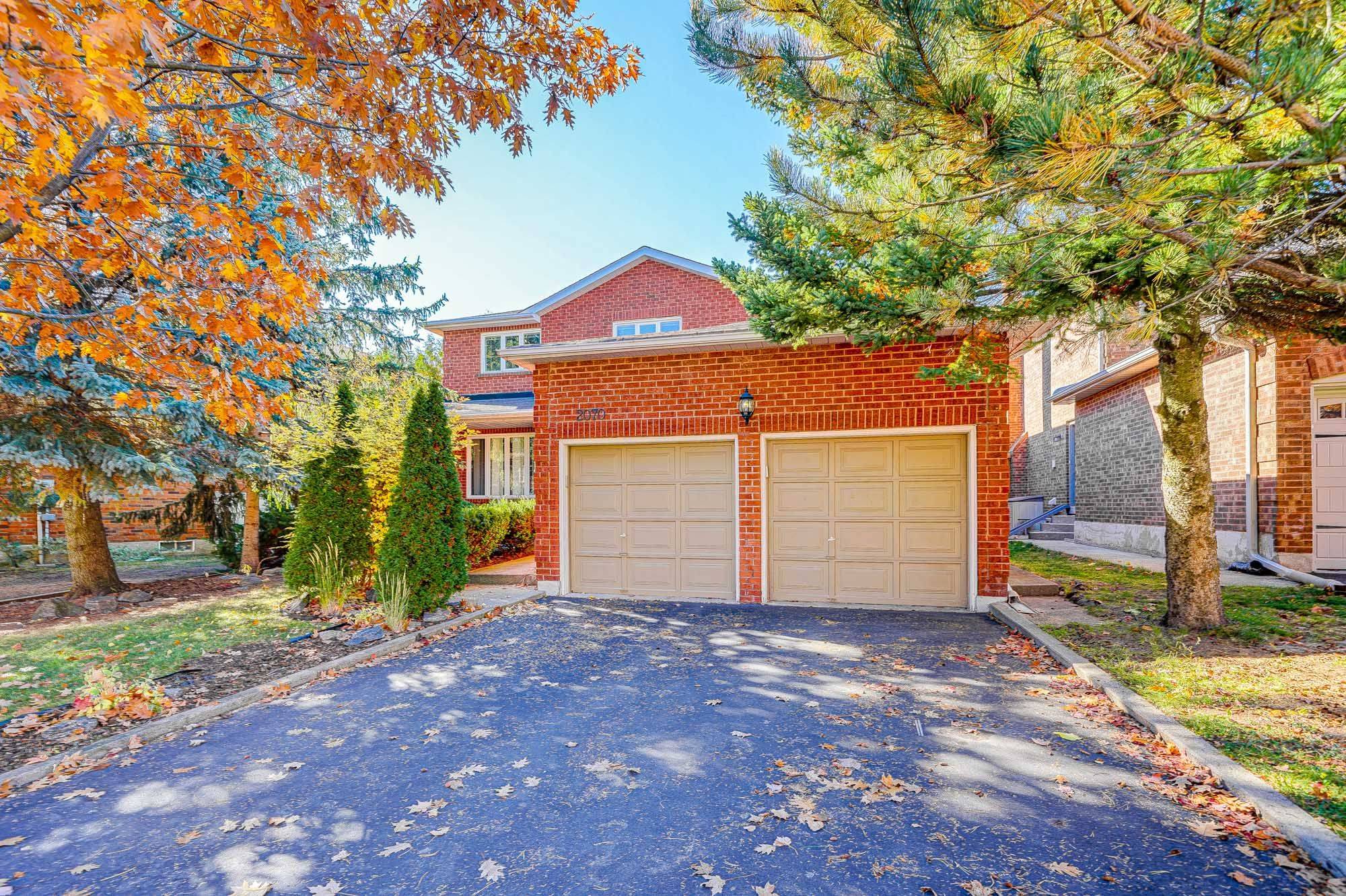 Oakville, ON L6H 5B3,2070 Castlefield CRES