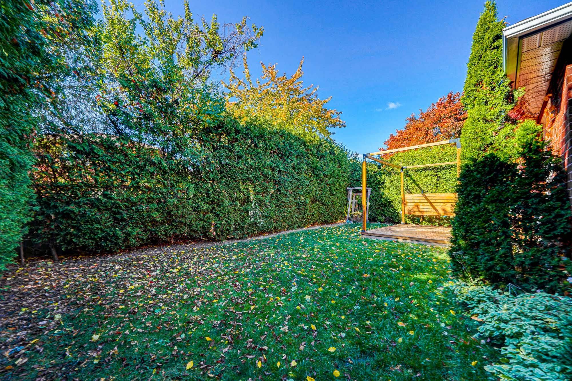 Oakville, ON L6H 5B3,2070 Castlefield CRES