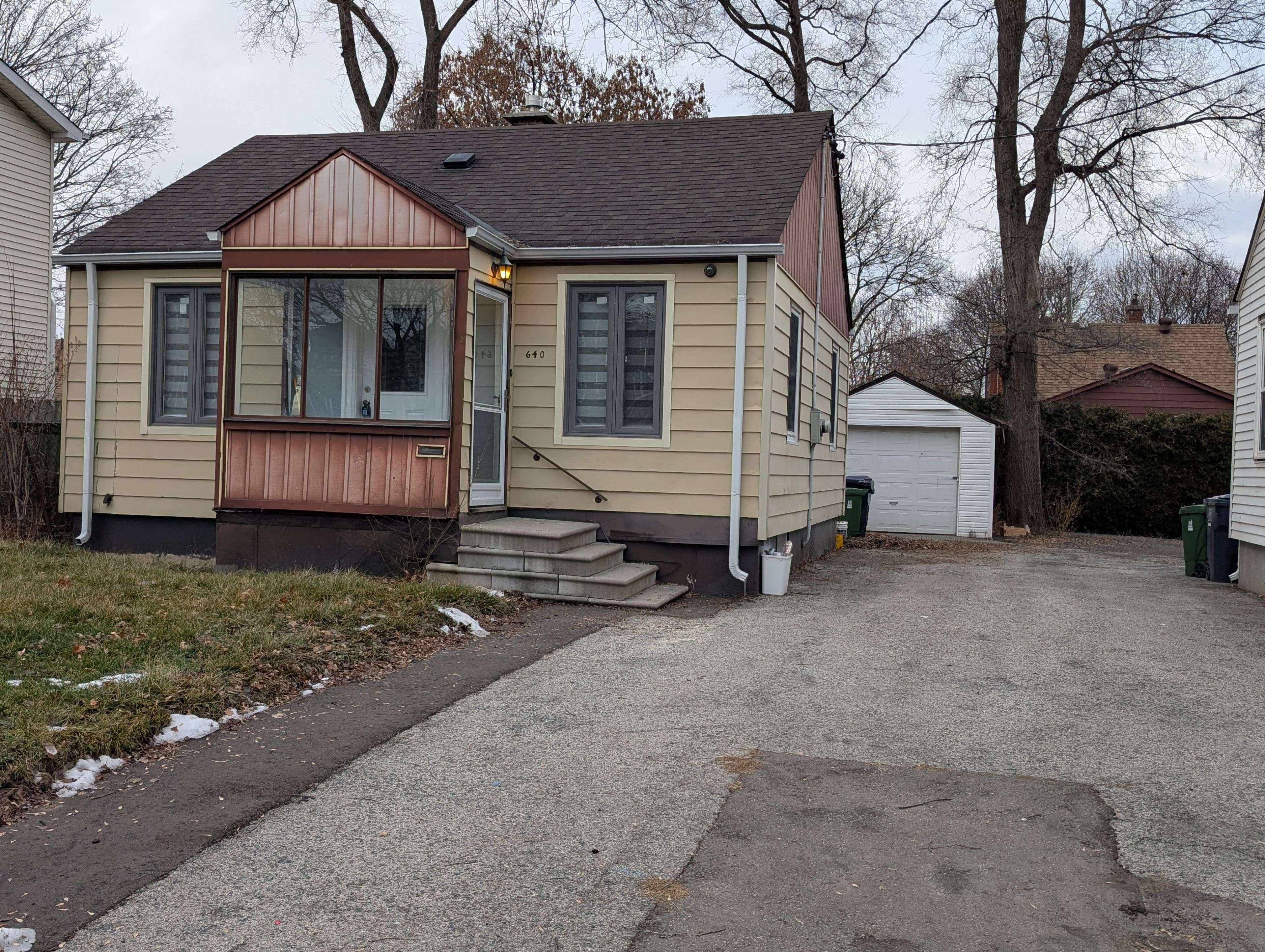 Toronto W04, ON M6M 4C3,640 Trethewey DR