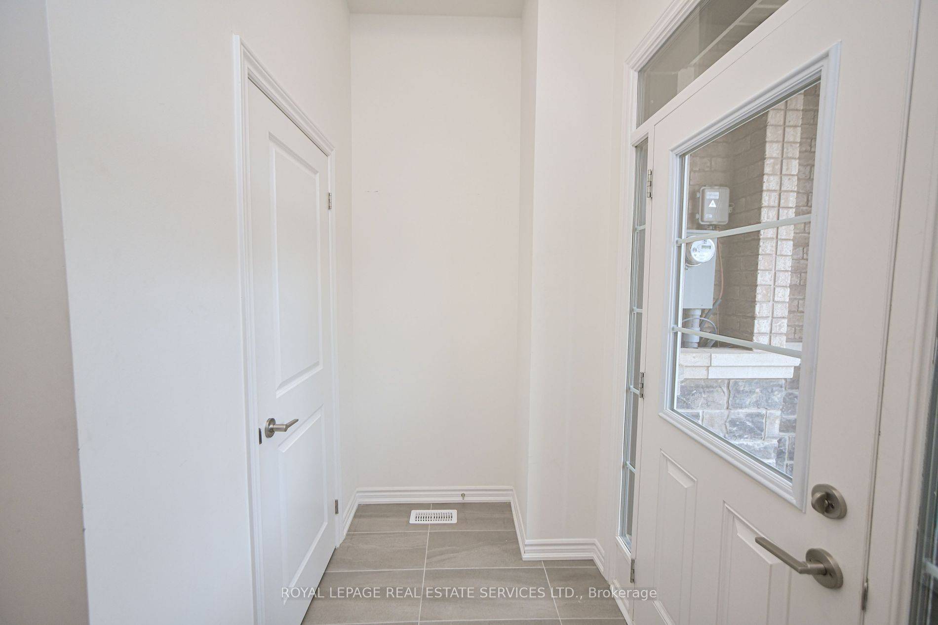 Milton, ON L9E 1T2,323 Thimbleweed CT