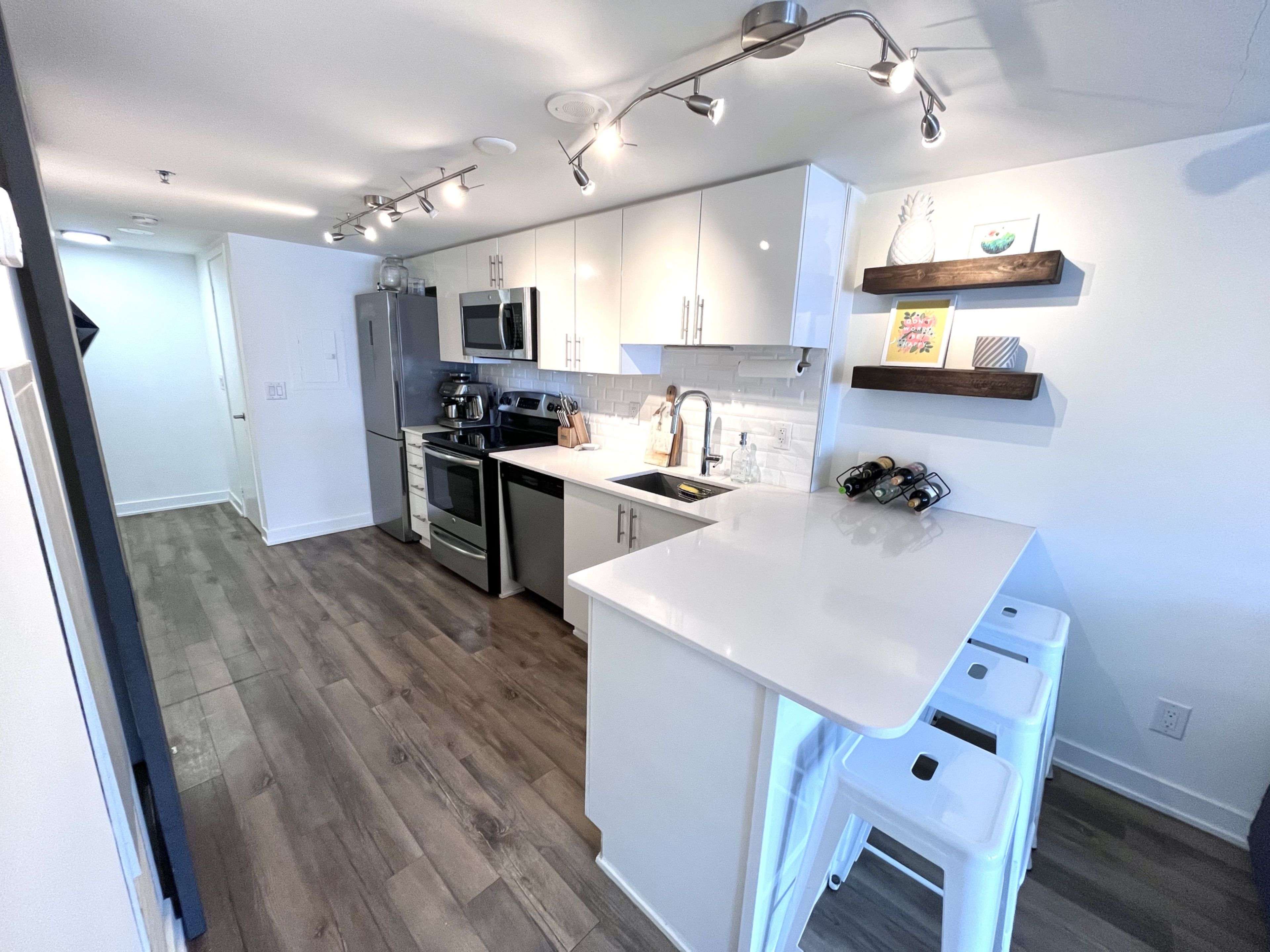 Toronto W06, ON M8V 0A7,11 Superior AVE #TH1