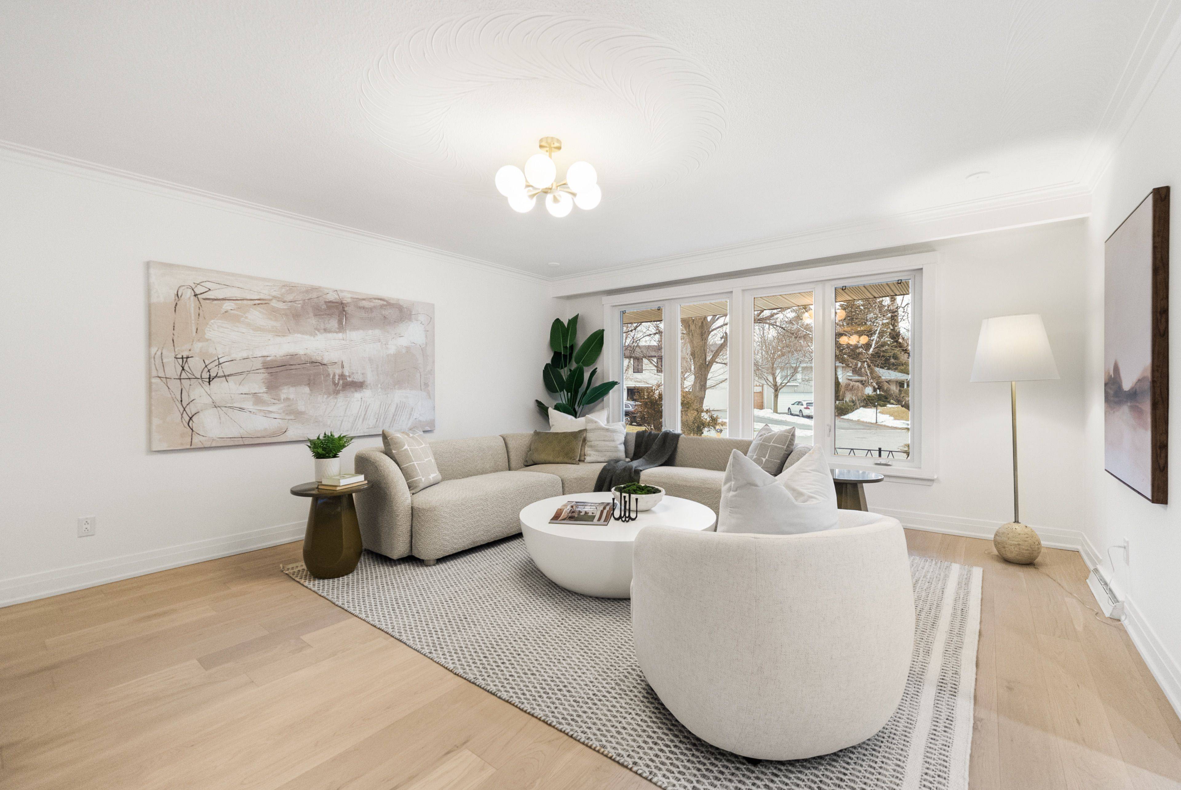 Toronto W09, ON M9R 2T1,10 Paddington PL