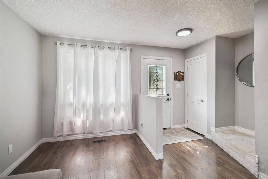 Brantford, ON N3P 1A4,9 Inglewood ST