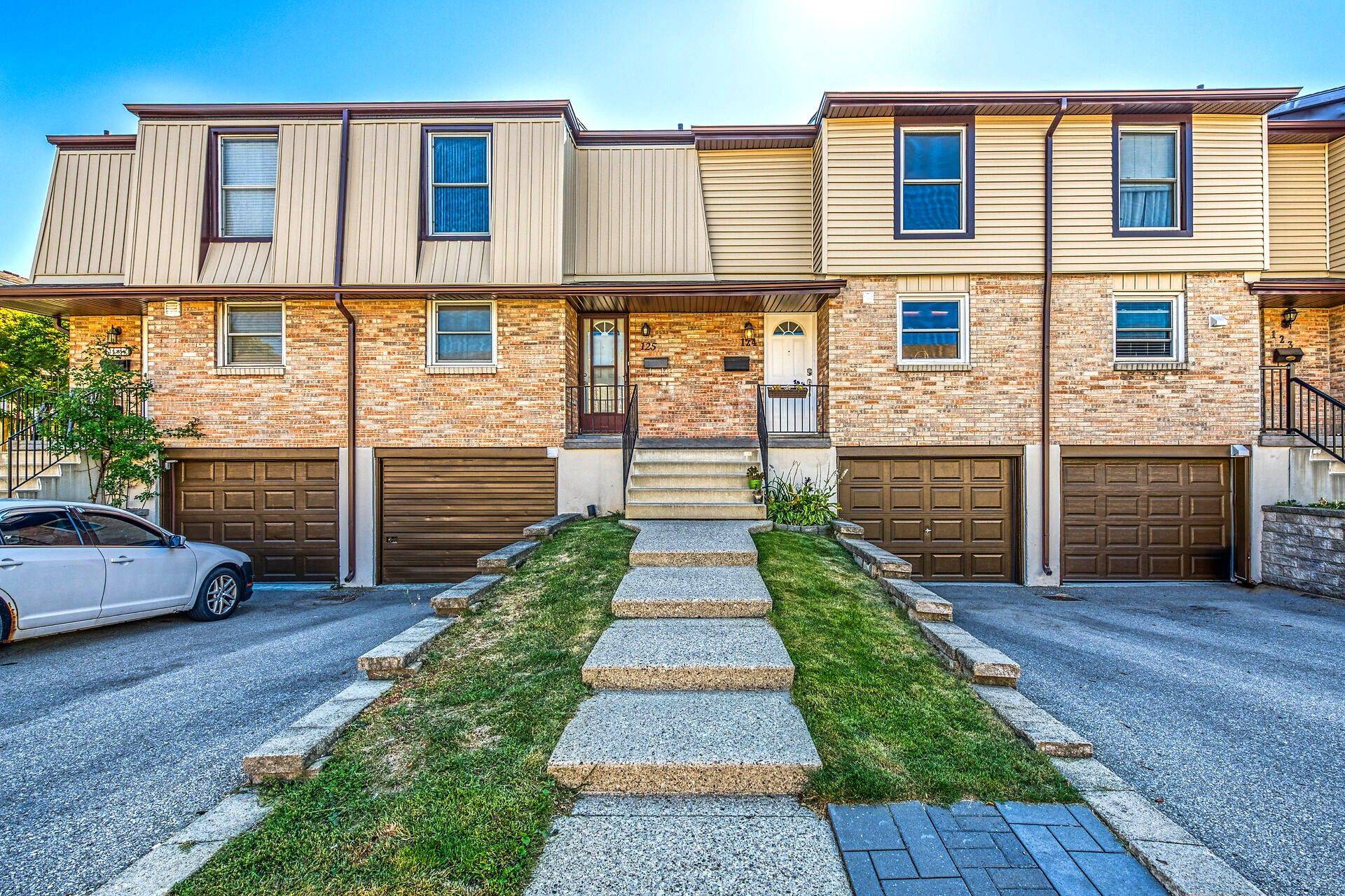 Hamilton, ON L8K 6K3,10 ANGUS RD #124