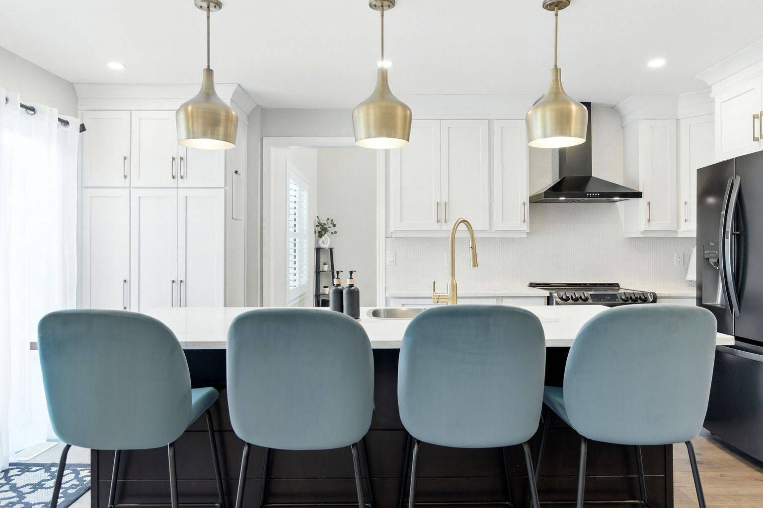 Haldimand, ON N3W 2L1,2 Caledonia AVE