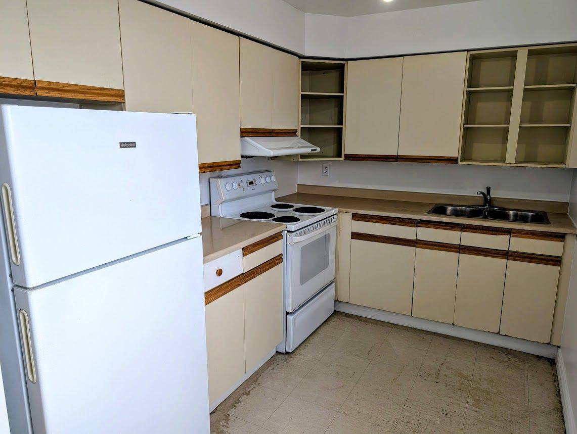 Peterborough, ON K9H 3V6,328 Aylmer ST #301