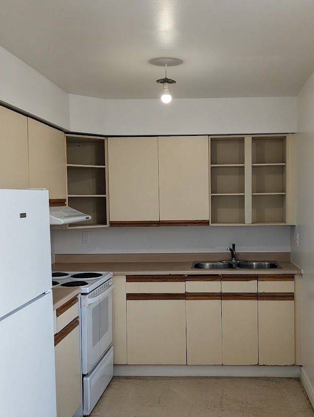 Peterborough, ON K9H 3V6,328 Aylmer ST #301