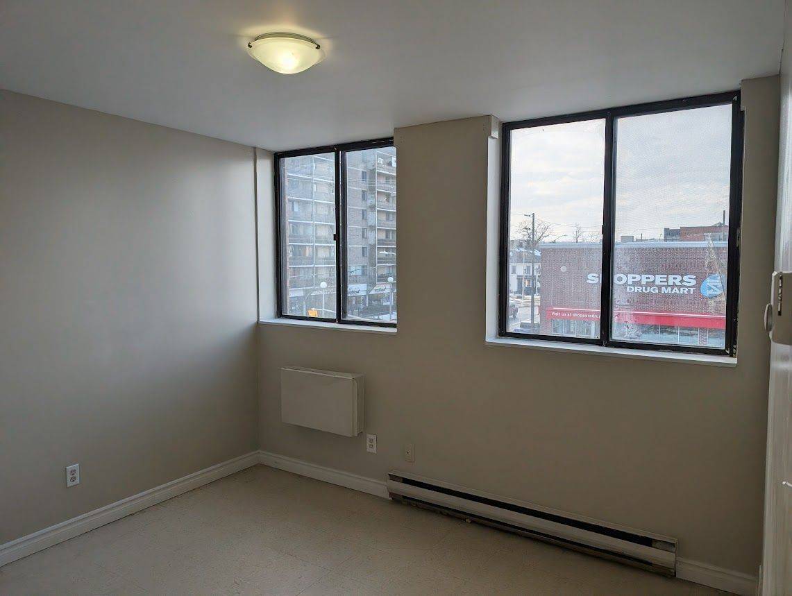 Peterborough, ON K9H 3V6,328 Aylmer ST #301