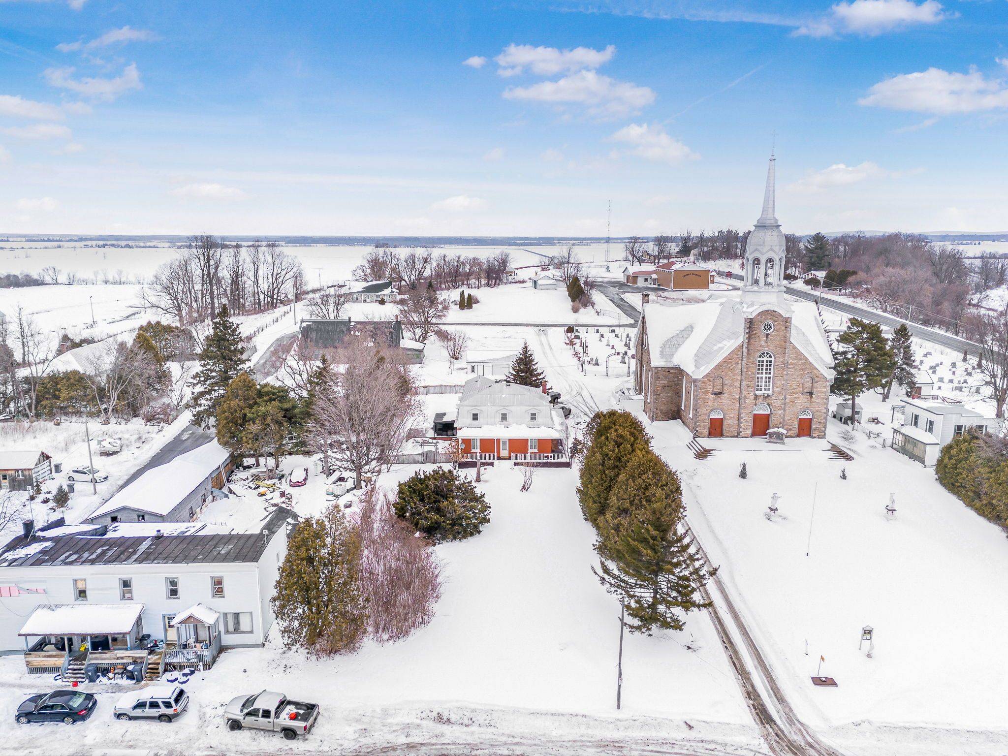 Hawkesbury, ON K0B 1M0,729 County Rd 18 RD