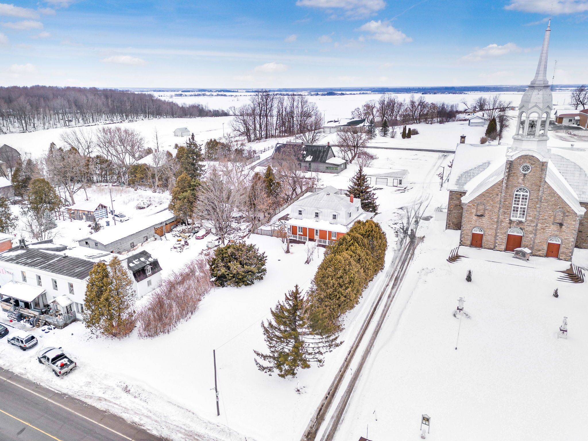 Hawkesbury, ON K0B 1M0,729 County Rd 18 RD