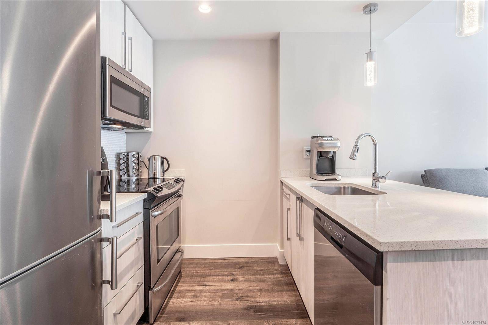 Victoria, BC V8V 3P6,1090 Johnson St #408