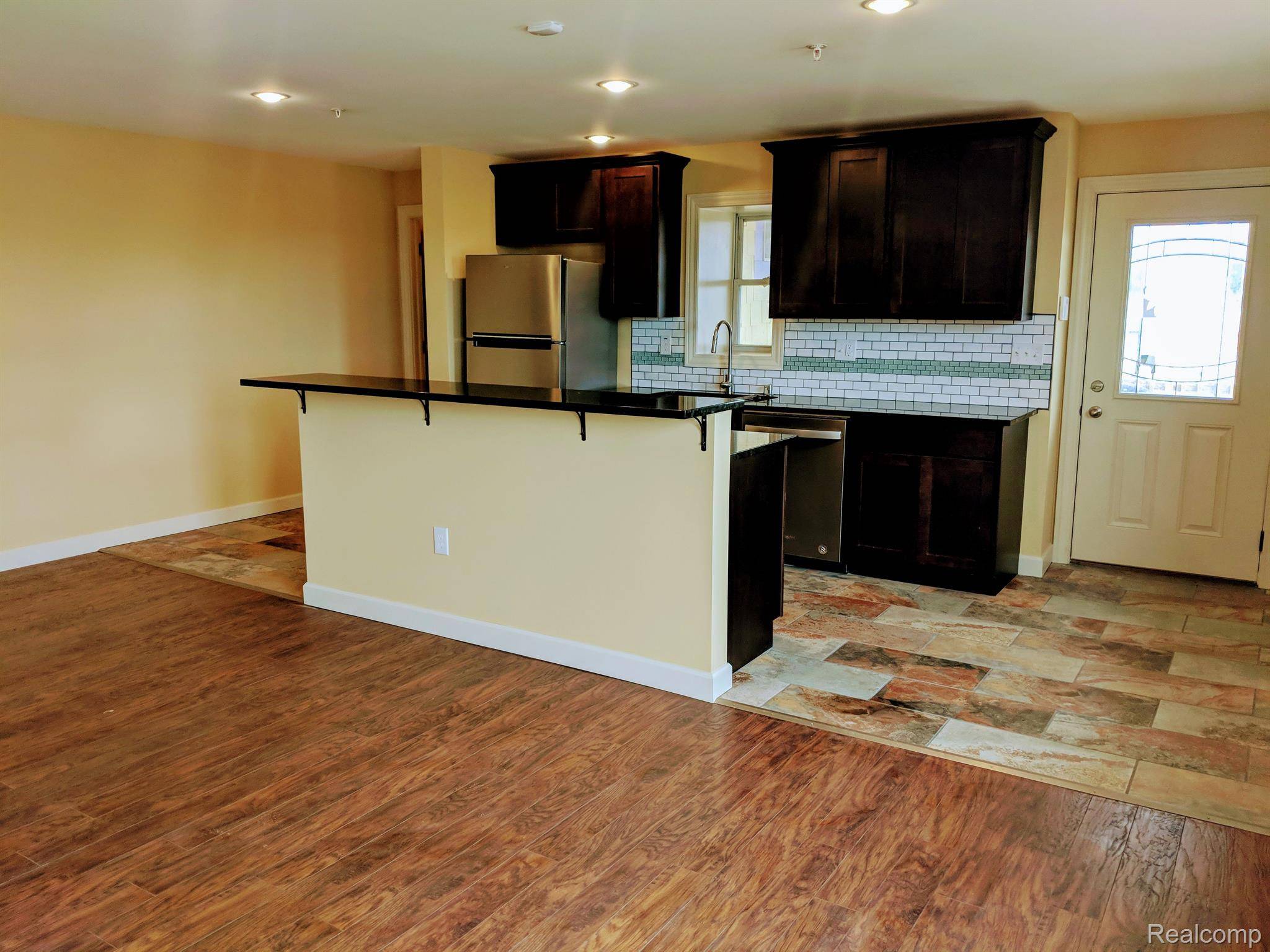 Detroit, MI 48202,89 E EDSEL FORD FWY #2C