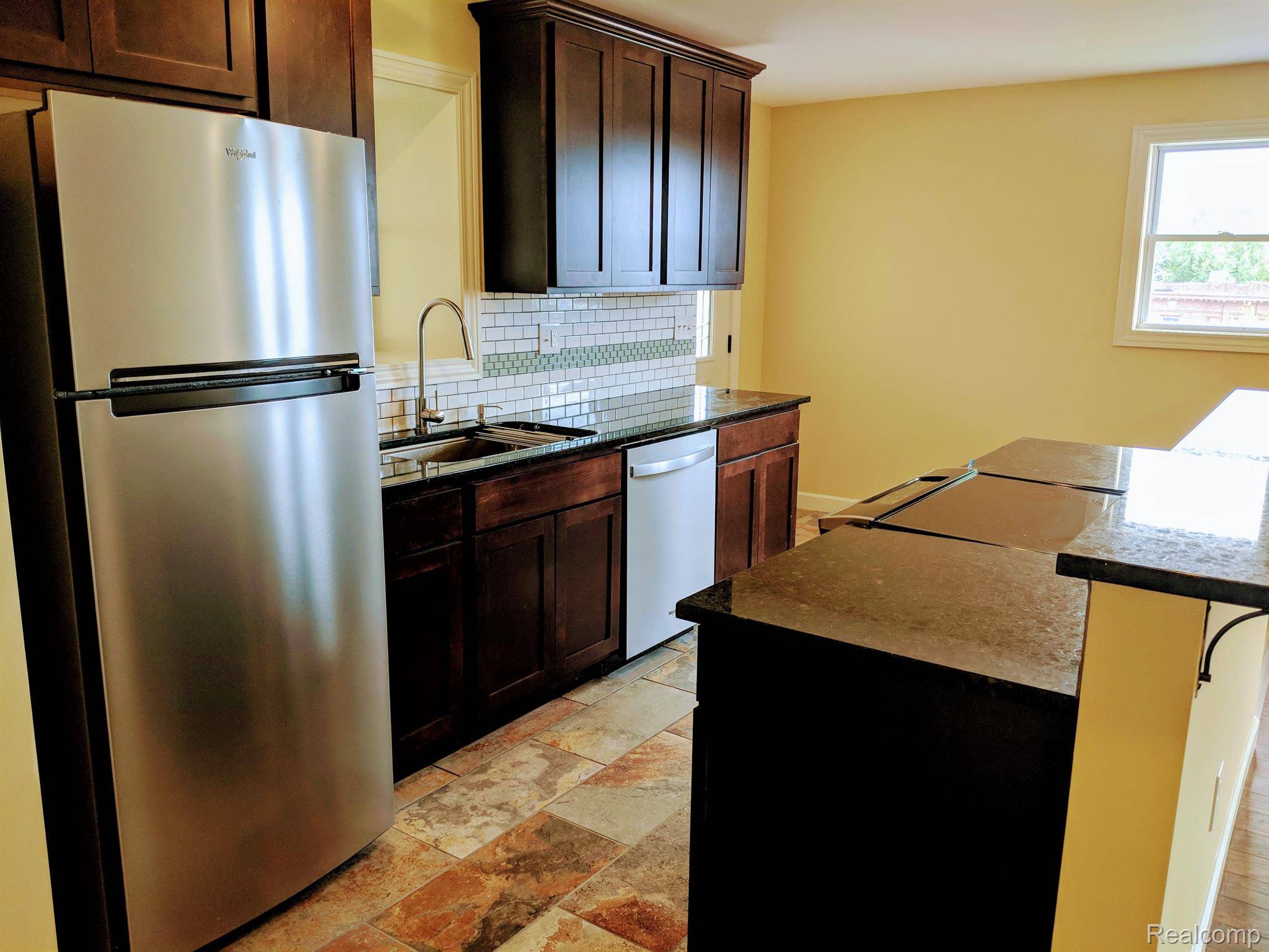 Detroit, MI 48202,89 E EDSEL FORD FWY #2C