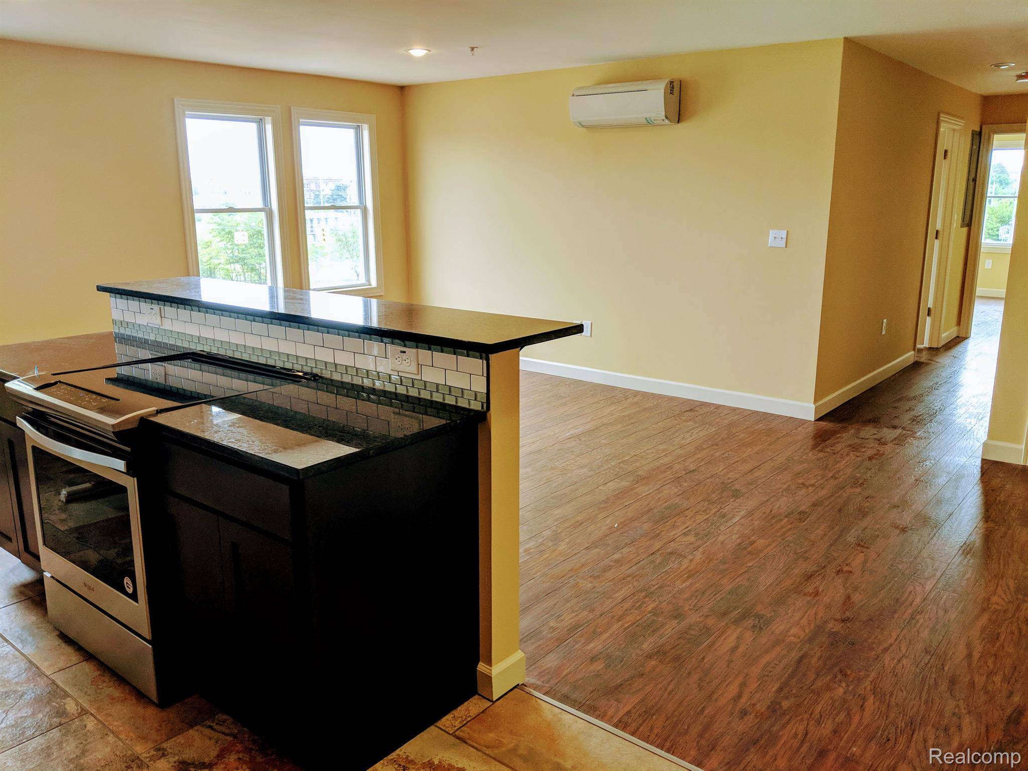 Detroit, MI 48202,89 E EDSEL FORD FWY #2C