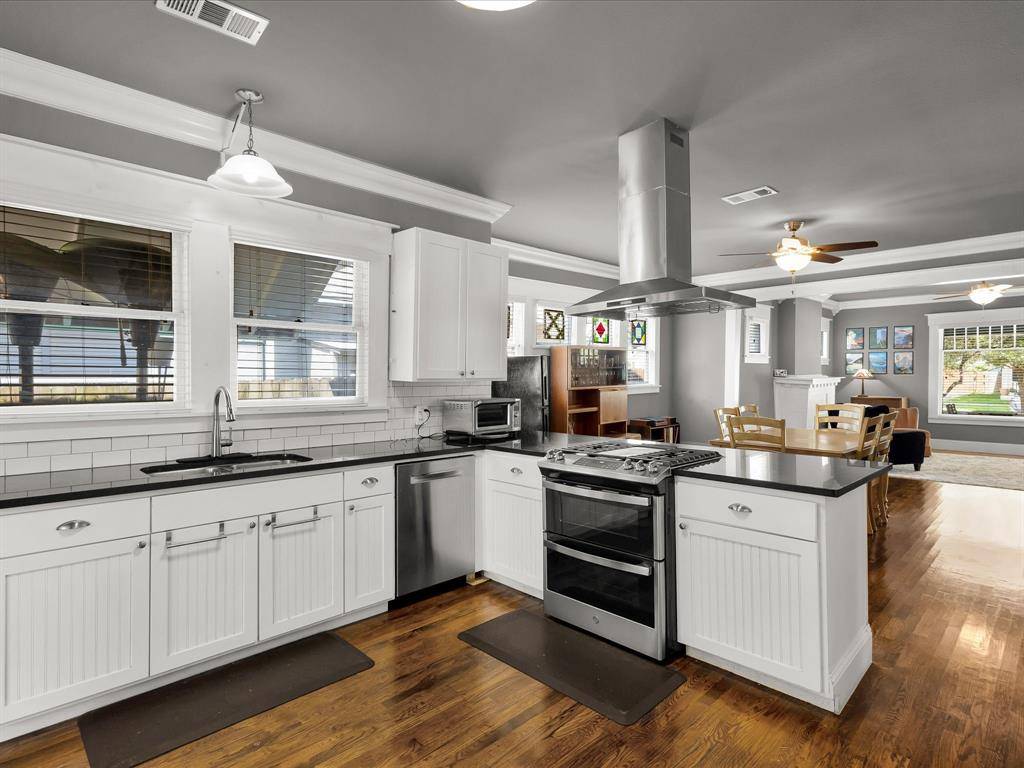 Fort Worth, TX 76110,1942 Fairmount Avenue