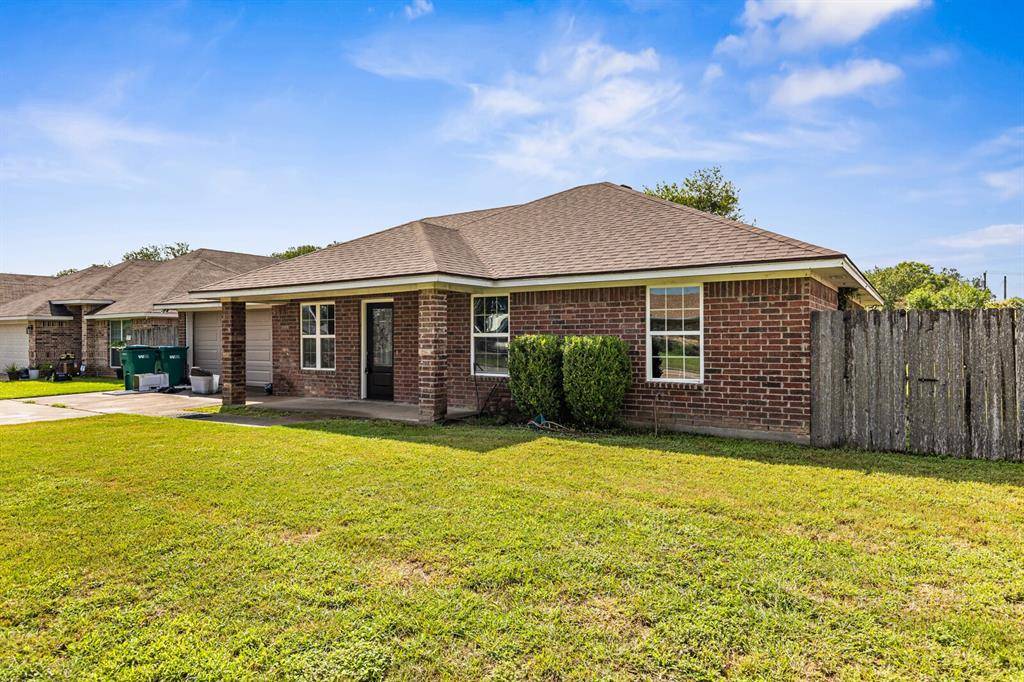 Lacy Lakeview, TX 76705,1005 Hooks Street