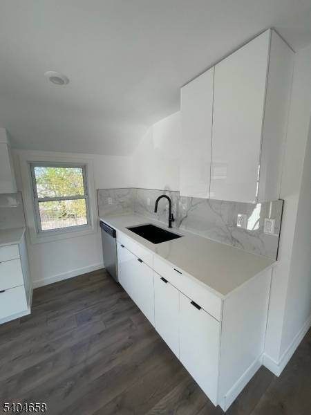 Lodi Boro, NJ 07644,73 Macarthur Ave