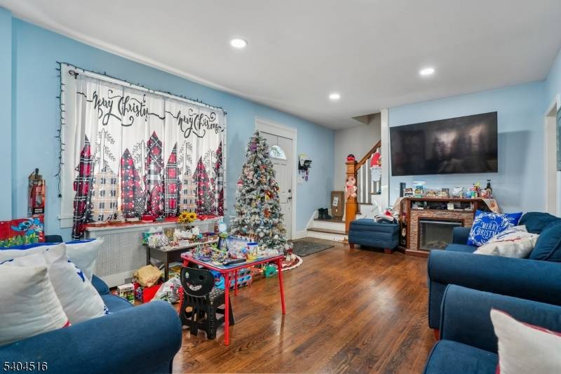 Totowa Boro, NJ 07512,228 Totowa Rd