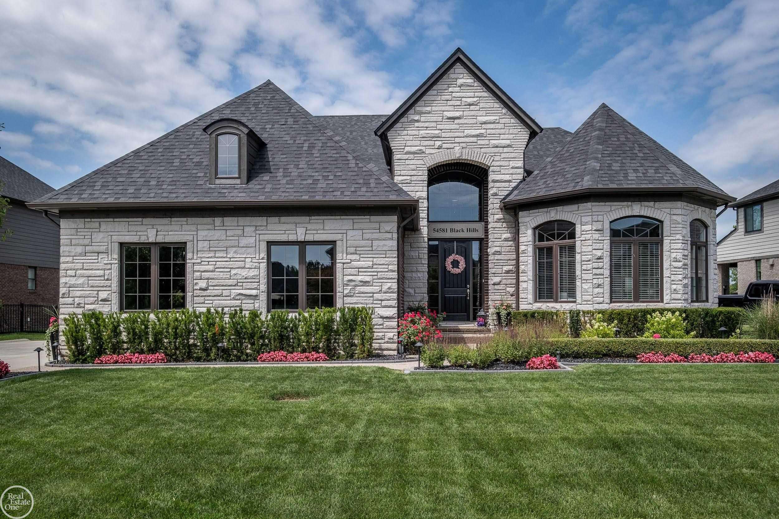 Shelby Twp, MI 48316,54581 Black Hills LN