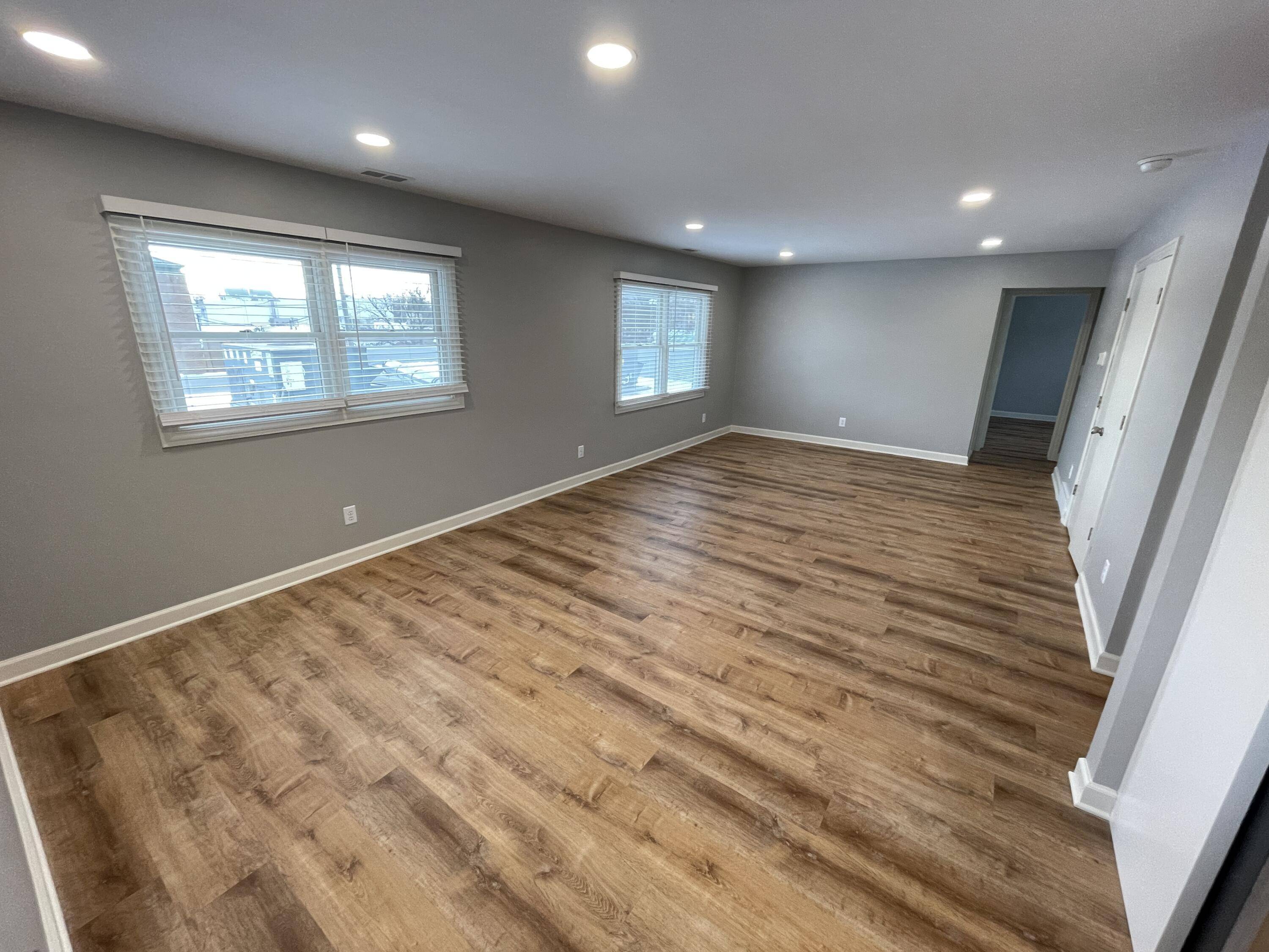 Royal Oak, MI 48067,210 W 6th ST #1