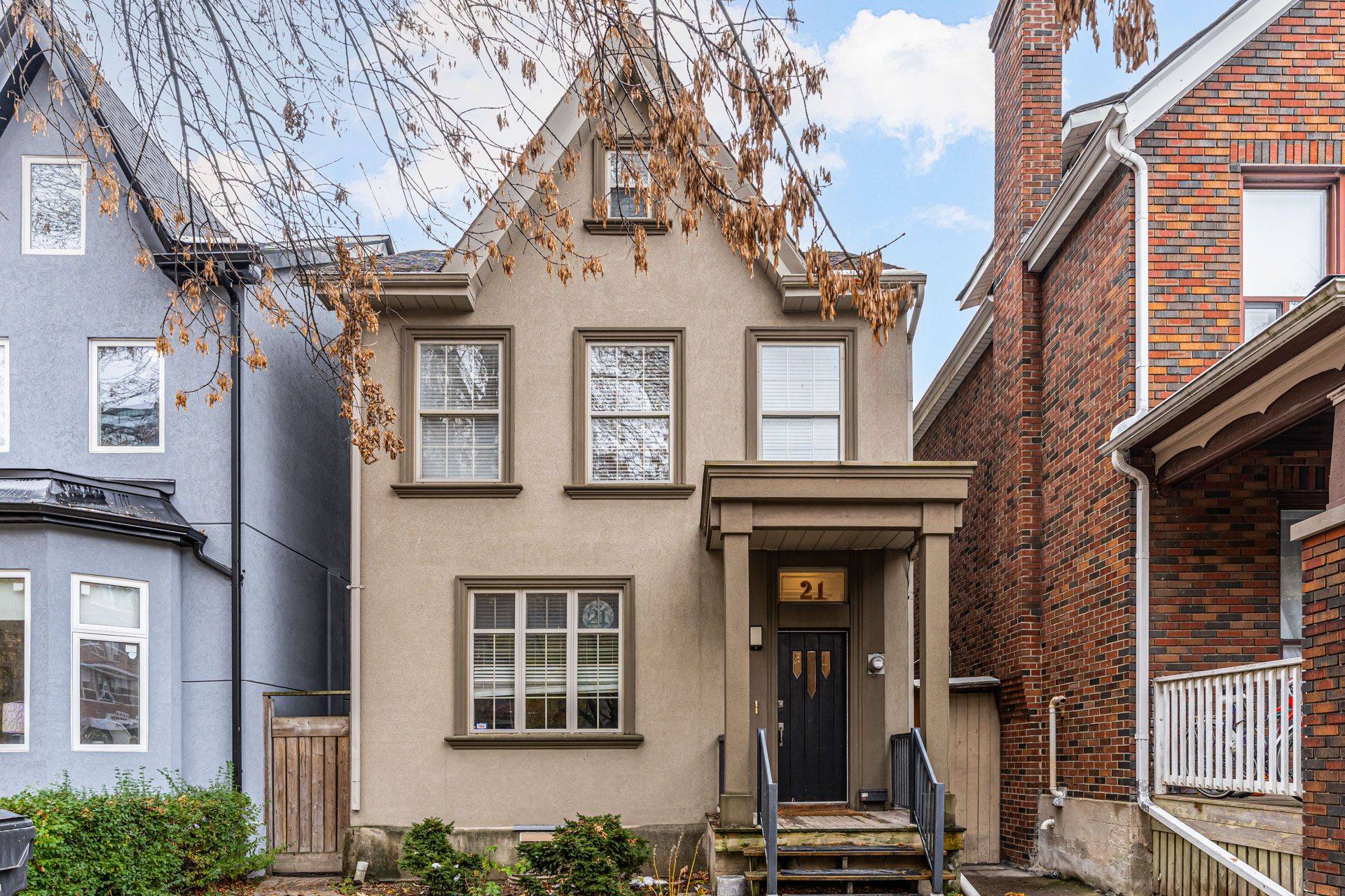 Toronto C01, ON M5T 1J8,21 D'arcy ST #Upper