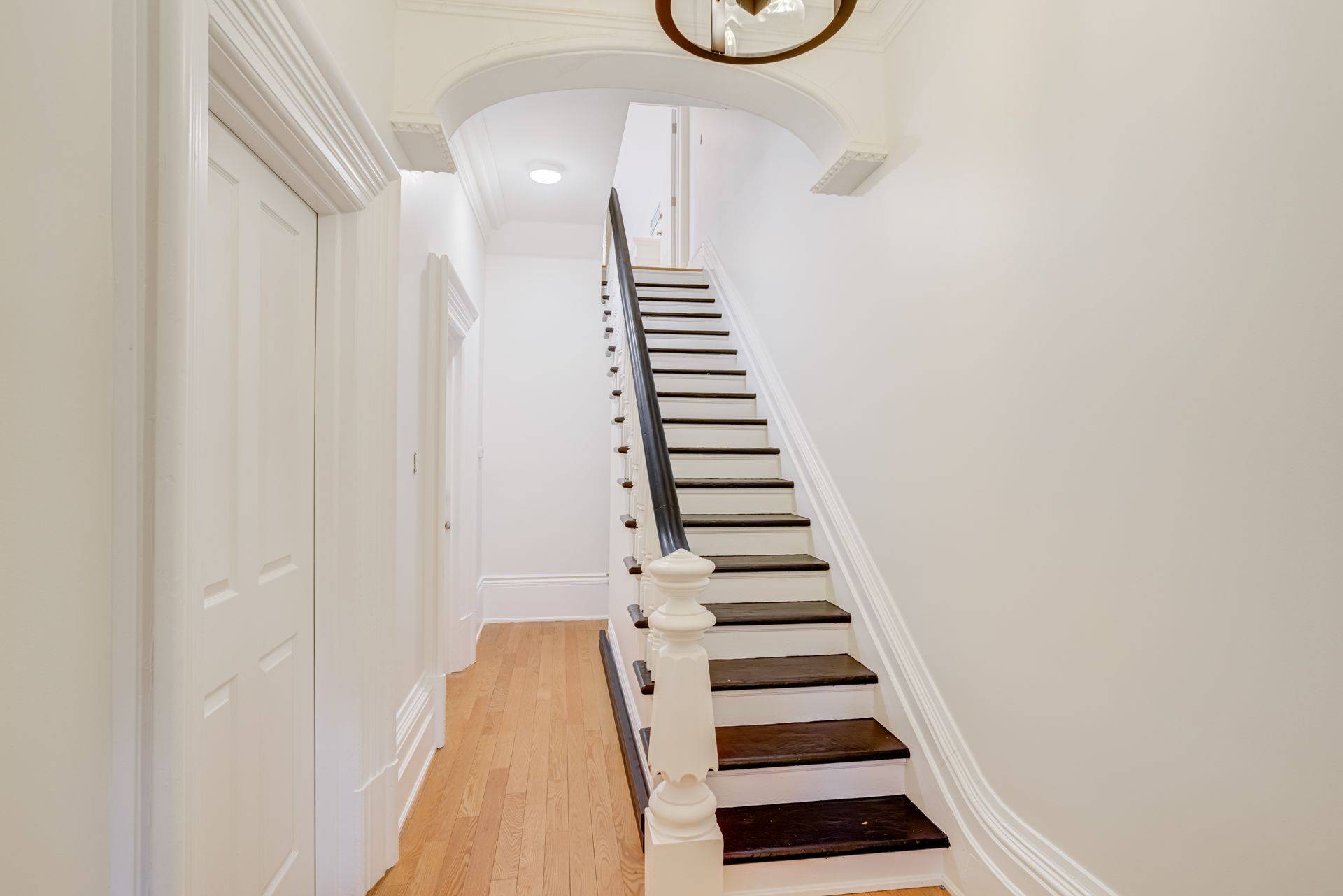 Toronto C01, ON M5T 1J8,21 D'arcy ST #Upper