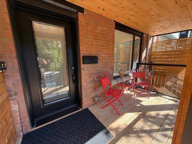 Toronto C08, ON M5A 2T2,129 Seaton ST #Main