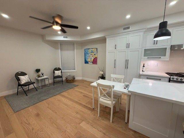 Toronto C08, ON M5A 2T2,129 Seaton ST #Main