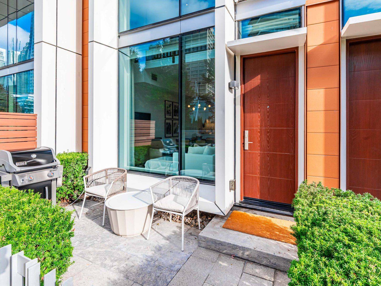 Toronto C08, ON M5E 0A5,39 Queens Quay E #TH132