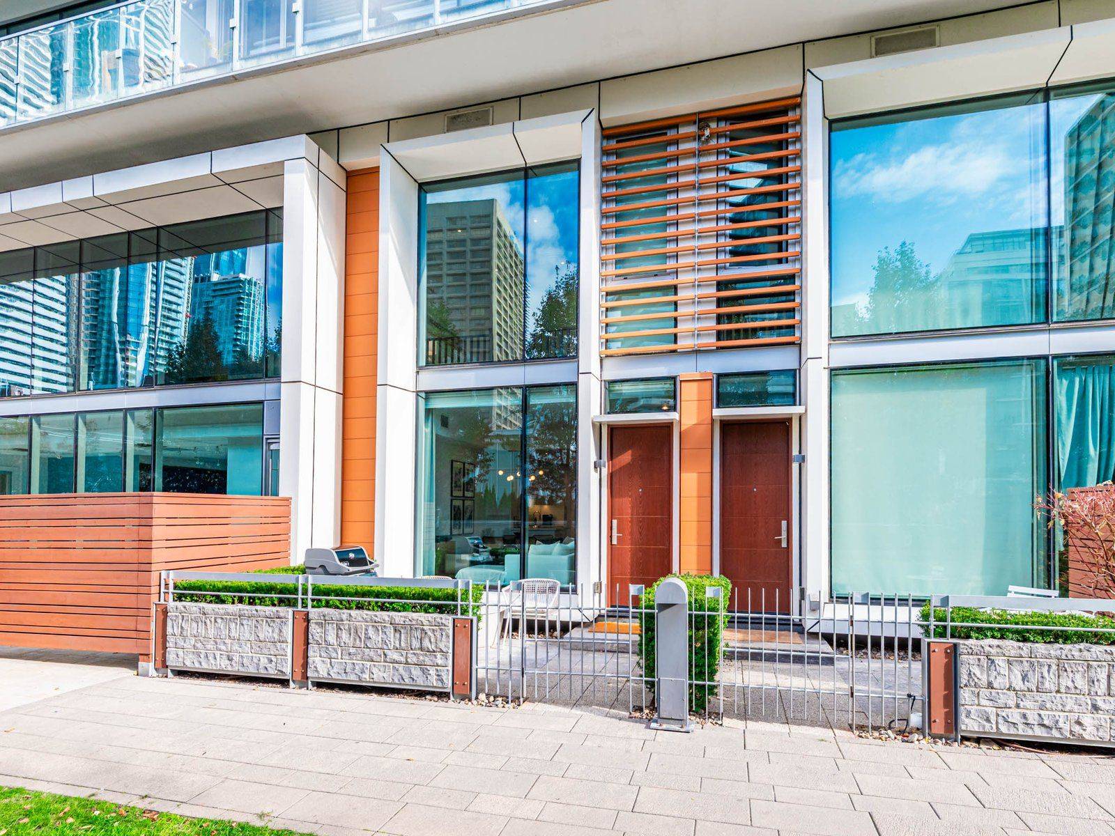 Toronto C08, ON M5E 0A5,39 Queens Quay E #TH132