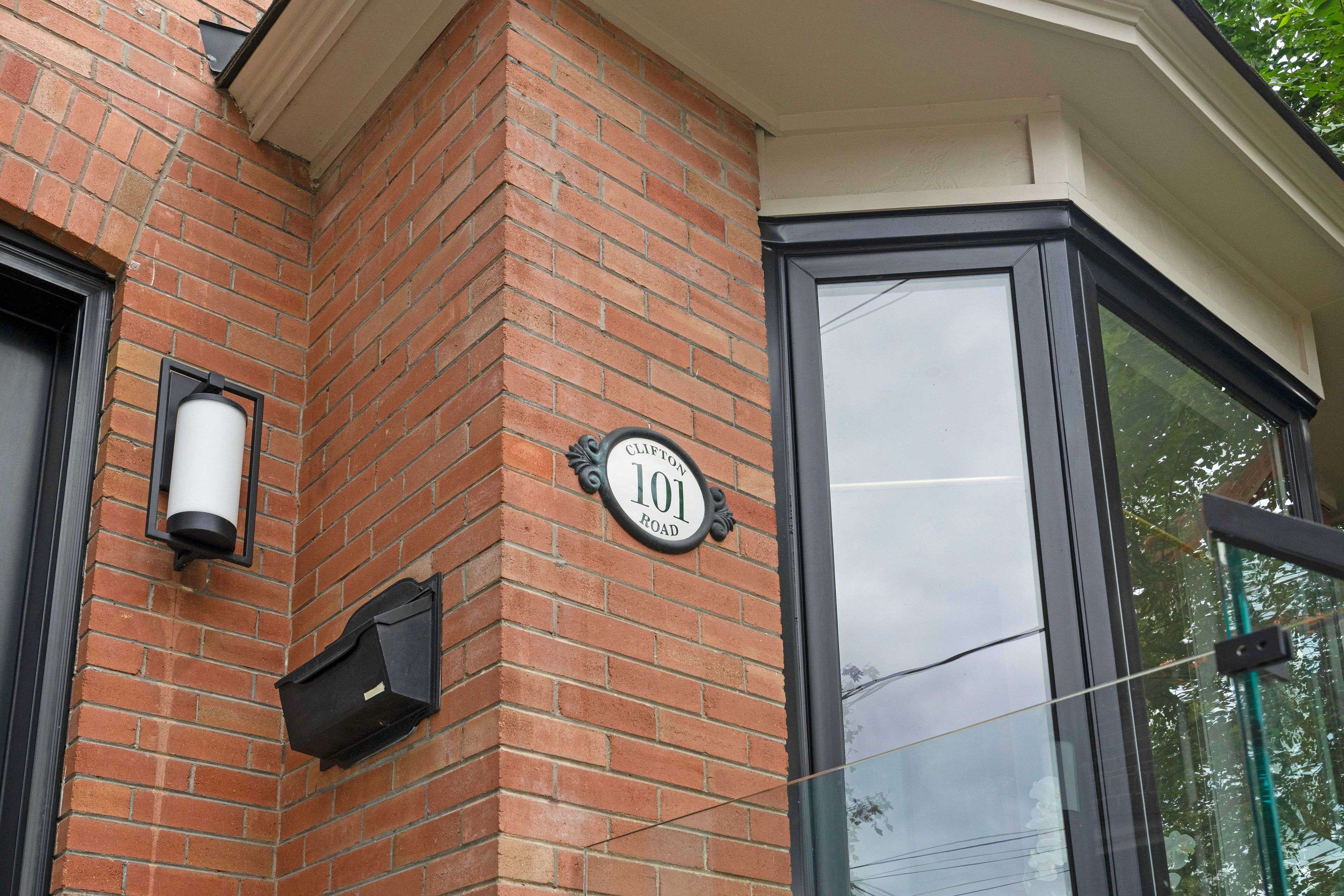 Toronto C09, ON M4T 2G3,101 Clifton RD