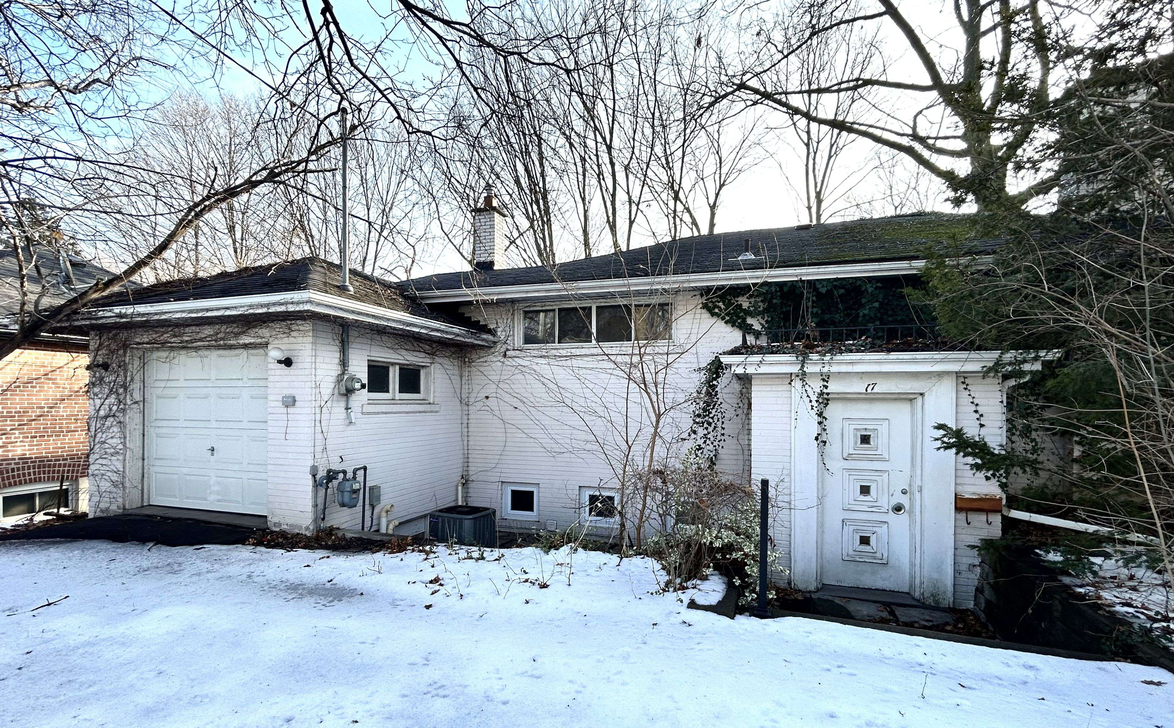 Toronto E03, ON M4B 1J4,17 Glen Robert DR