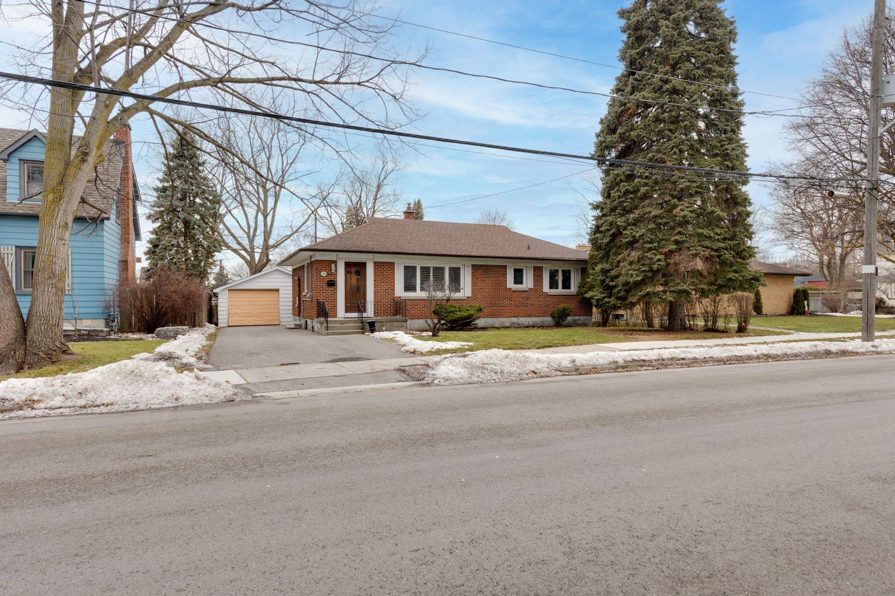 Whitby, ON L1N 5B1,122 Euclid ST