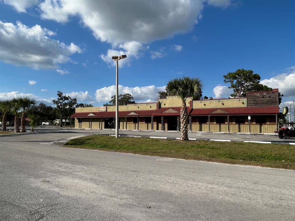 Okeechobee, FL 34974,102 SW 14th St