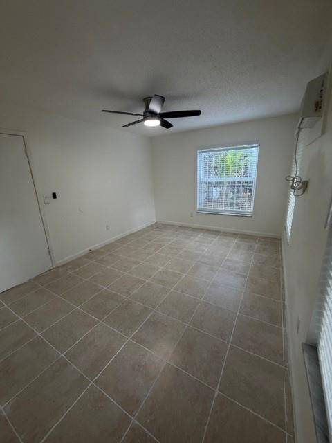 West Palm Beach, FL 33417,4654 Schall Rd #4660