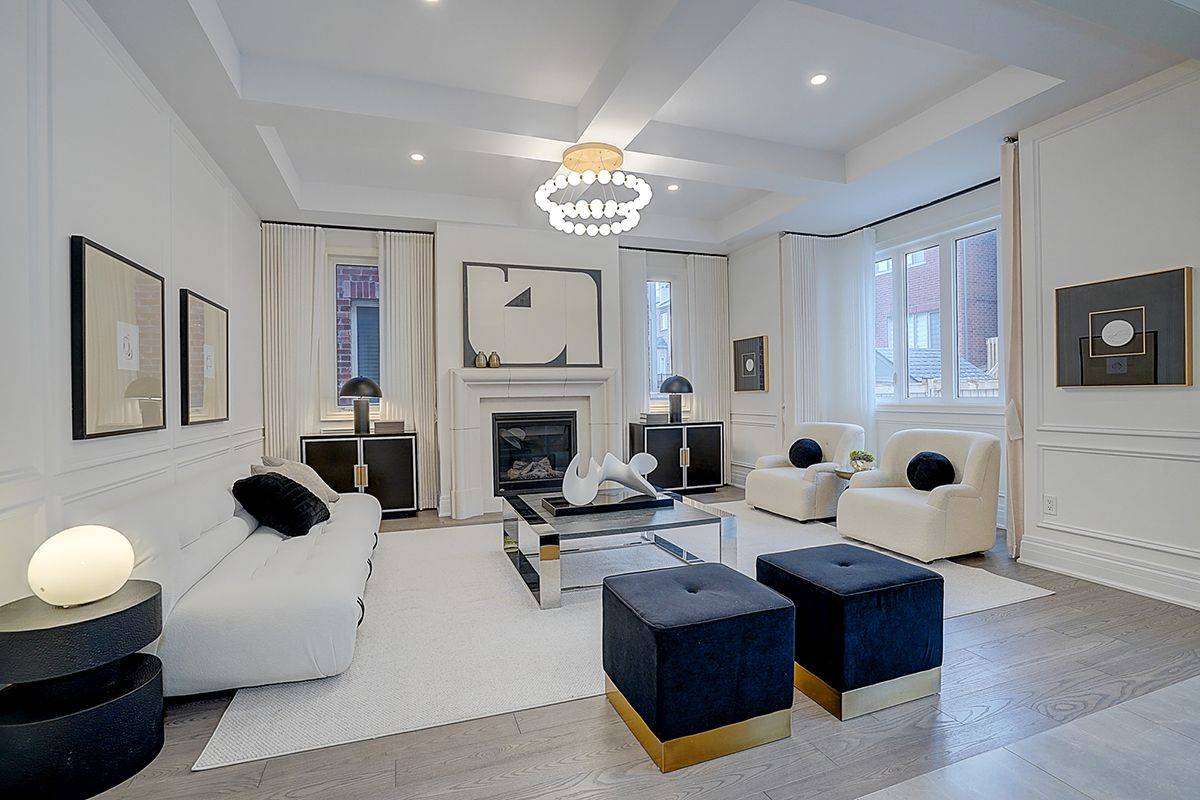 Richmond Hill, ON L4C 4Y4,40 Red Giant ST